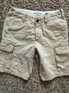 Abercrombie & Fitch Men's Beige Cargo Shorts